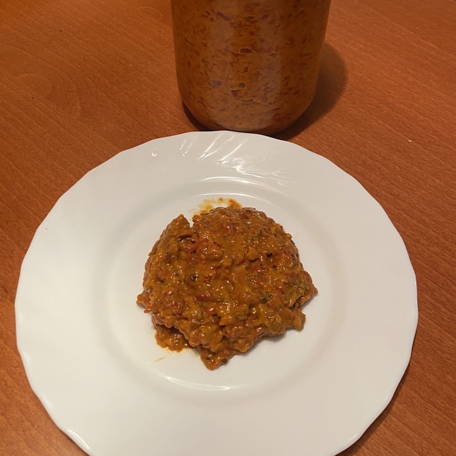 Bosanski ajvar na tanjiru