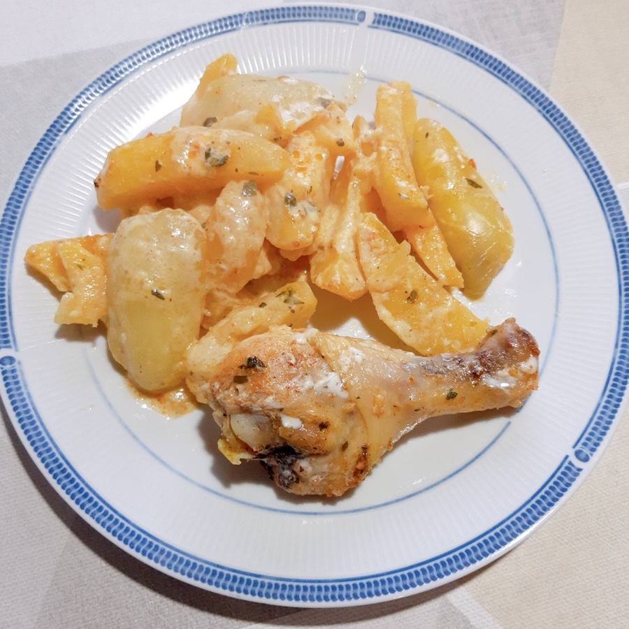 Chicken with potatoes and peppers